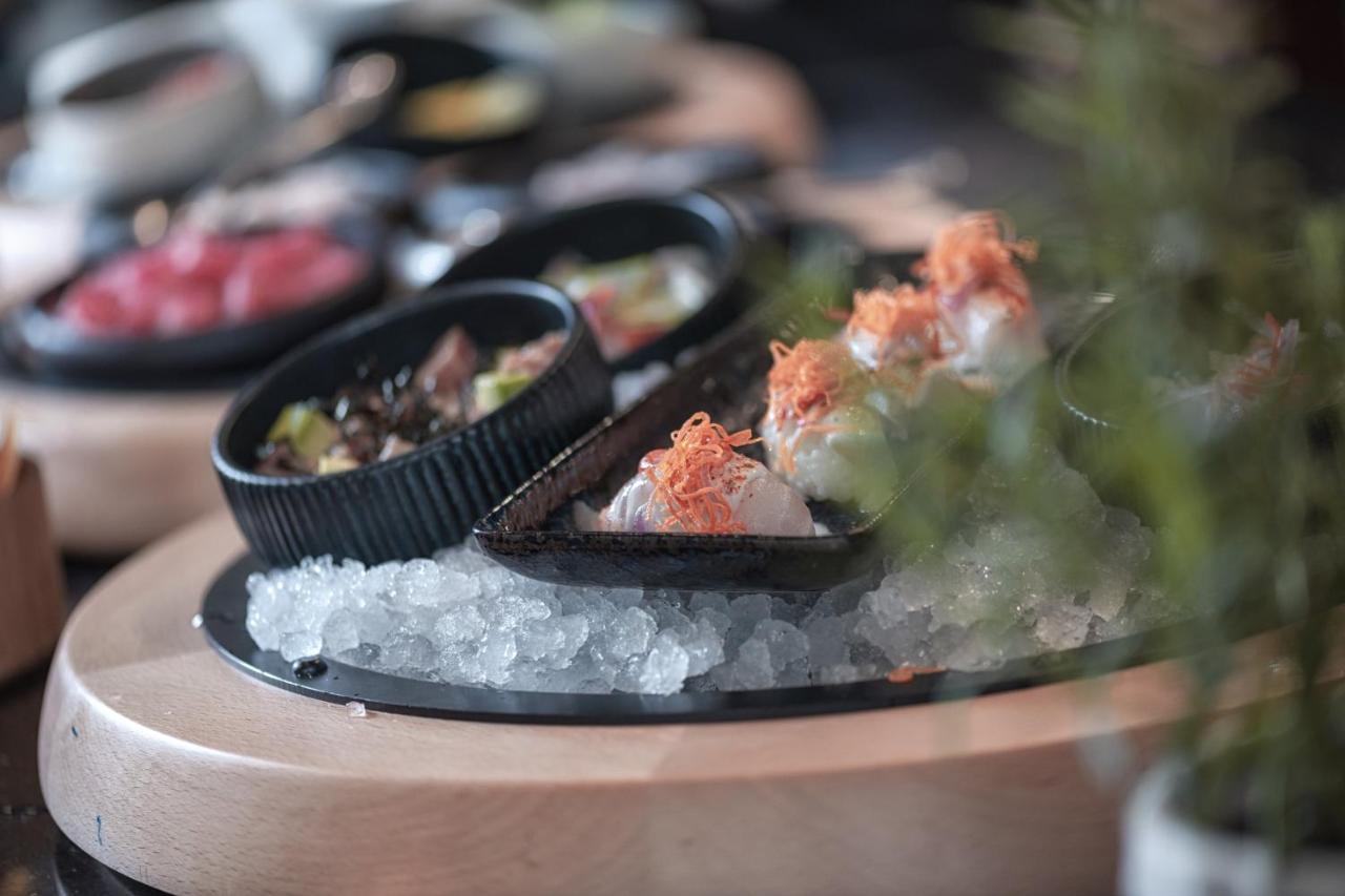Al Messila, A Luxury Collection Resort & Spa, Dauhá Exteriér fotografie A sashimi platter