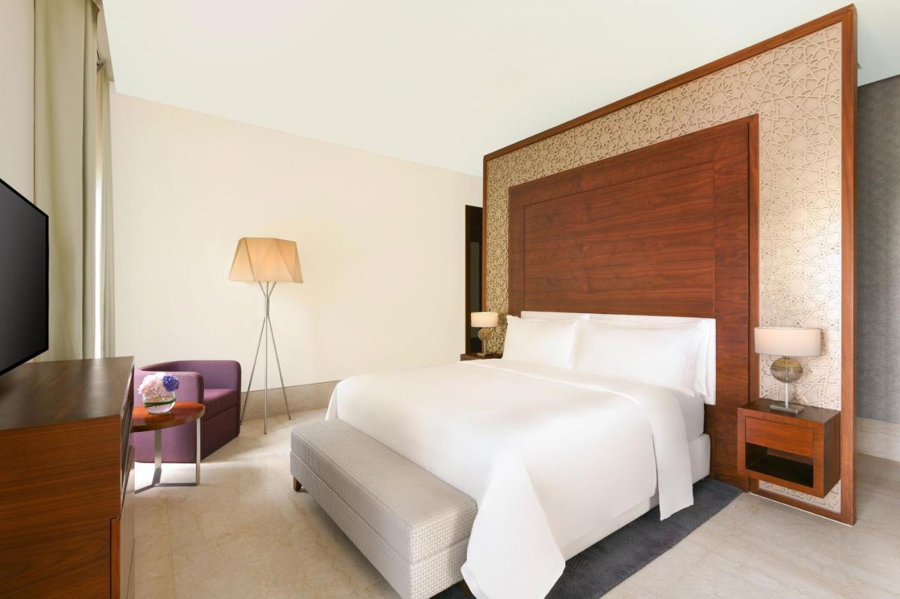 Al Messila, A Luxury Collection Resort & Spa, Dauhá Exteriér fotografie A bedroom at the W Doha