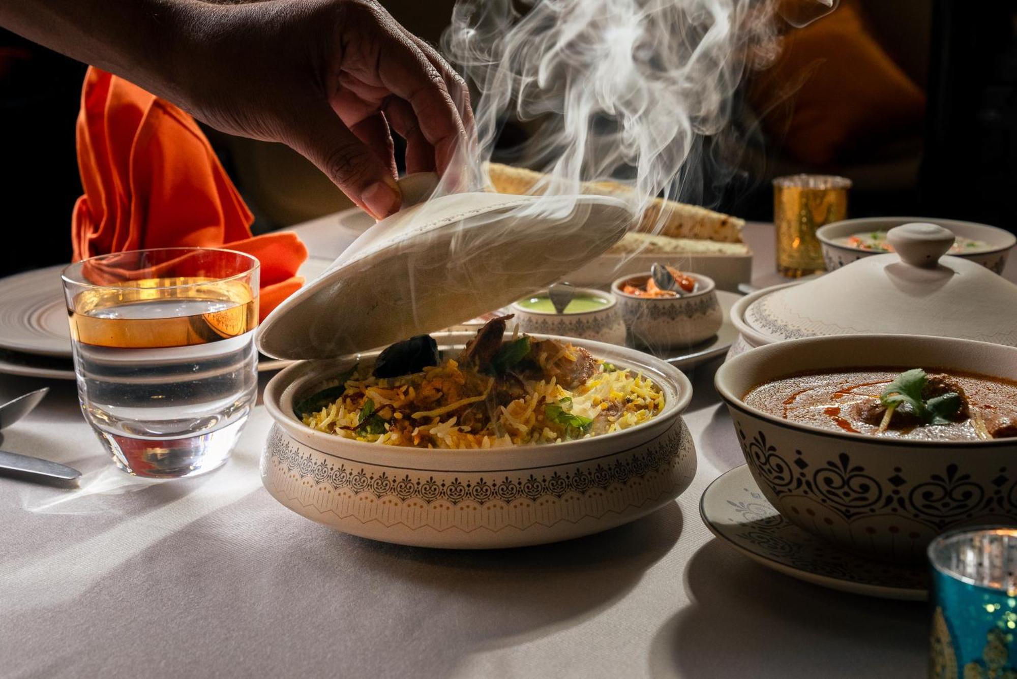 Al Messila, A Luxury Collection Resort & Spa, Dauhá Exteriér fotografie Hyderabadi biryani