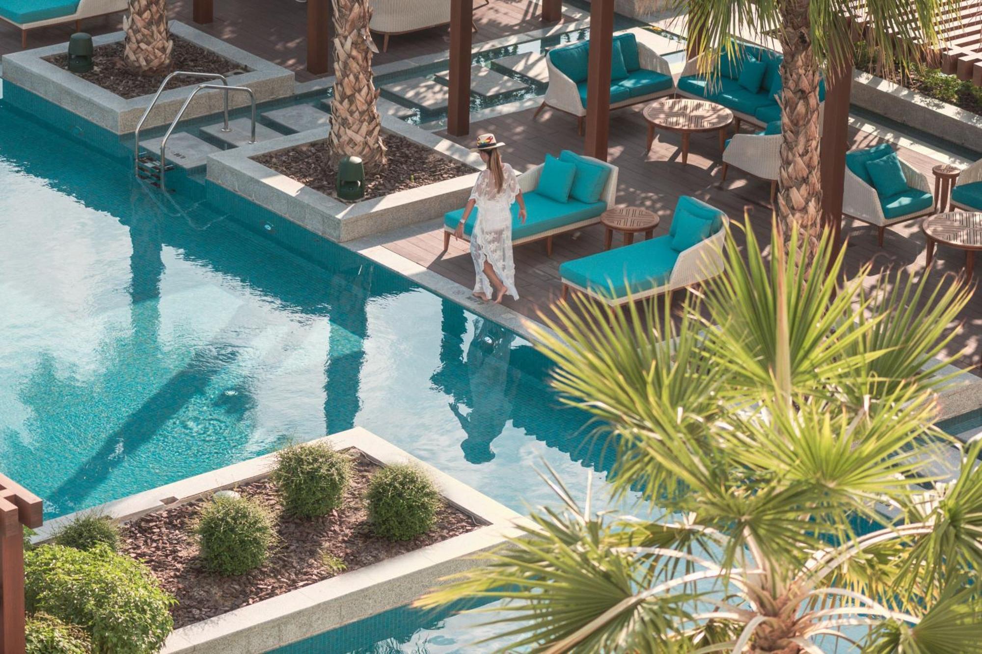 Al Messila, A Luxury Collection Resort & Spa, Dauhá Exteriér fotografie The pool at the hotel